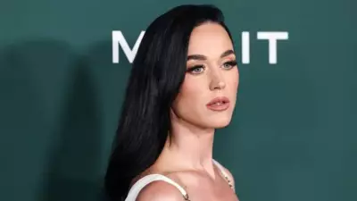 Katy Perry Roma'da Şok Yaratı: Trevi Çeşmesi'ne Kredi Kartı Attı!