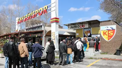 Kayserispor Taraftarları Fenerbahçe Maçı Biletleri İçin Uzun Kuyruklar Oluşturdu