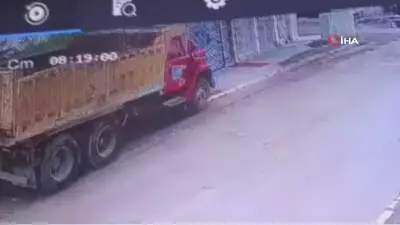 Kocaeli'de Freni Boşalan Kamyon Dehşeti: Yaşlı Adamı Ezen Anlar Kamerada