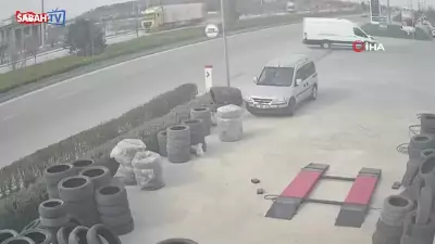 Konya'da Sürücüsüz Minibüs Yola Çıktı, Araçların Arasına Daldı