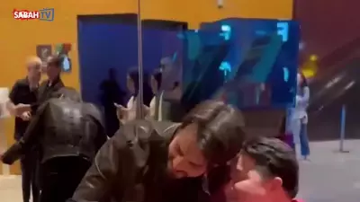 Kuruluş Orhan'ın Yıldızı Mert Yazıcıoğlu Hayranlarıyla Fotoğraf Çektirdi