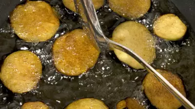 Kızartma Yağı Sıçramasını Engelleyen Pratik Yöntem