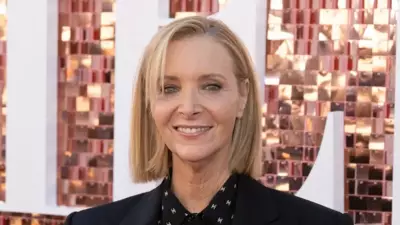 Lisa Kudrow'dan Duygusal İtiraf: Friends'te Dışlandığını Hissetti