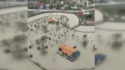 Malazgirt'te Sağanak Yağış Evleri ve Bahçeleri Su Bastı