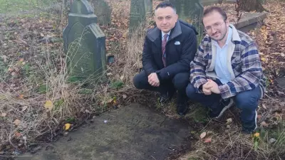 İngiltere'deki tek 'Osmanlı' yazılı mezar taşının hikayesi İstanbul'a uzanıyor