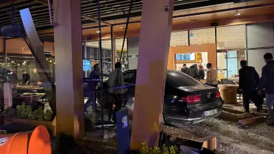 Otomobil Kafeye Daldı: 6 Yaralı