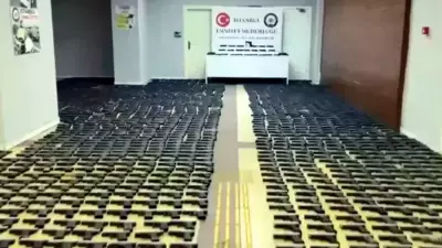 Pendik'te toprak altından binlerce silah parçası çıktı