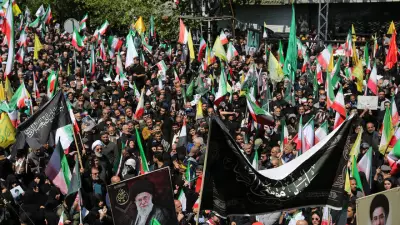 İran'da Eski Lider Hamaney İçin 40. Gün Anma Yürüyüşü: Yüz Binler Meydanlara Çıktı