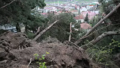 Reşadiye'de Heyelan Tehlikesi: 13 Daire Acilen Tahliye Edildi