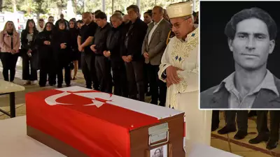 Rum Polisi Tarafından Kaçırılan Kıbrıslı Türk Reşat Ahmet, 62 Yıl Sonra Askeri Törenle Toprağa Verildi