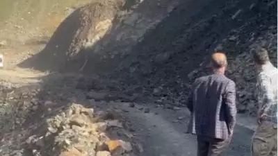 Sason'da Heyelan Minibüsün Geçişi Sırasında Yaşandı: Korku Dolu Anlar