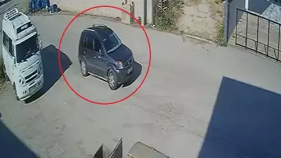 Soğuk Hava Deposu Önünde Kız Kardeşlere Silahlı Saldırı Kamerada