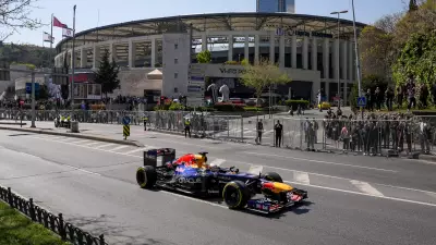 İstanbul sokaklarında Formula 1 gösterisi: Yuki Tsunoda rüzgarı esti