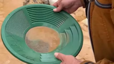 İstanbul'da Dere Kenarında Altın Arayan Fenomen: Saatte 2 Gram Çıkardı