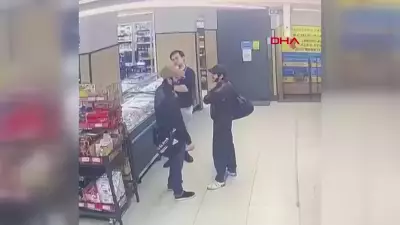 İstanbul'da Market Çalışanına Yumruk Atıp Kaçtılar: Güvenlik Kamerasına Yansıdı