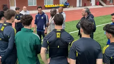 Stephen Appiah Fenerbahçe Futbol Akademisi'nde Genç Yeteneklerle Buluştu