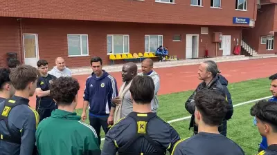 Stephen Appiah, Fenerbahçe Futbol Akademisi'ni Ziyaret Etti