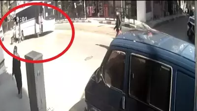 Tamir Sırasında Korkunç Kaza: Minibüsün Altında Kaldı!