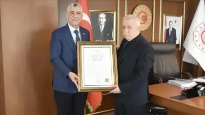 Ticaret Bakanı Bolat, Pakistanlı Turiste Vefa Gösteren Esnafa Ahi Beratı Verdi