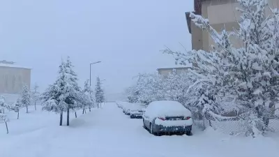 Van, Bitlis, Muş ve Hakkari'de Kar ve Tipi Ulaşımı Felç Etti