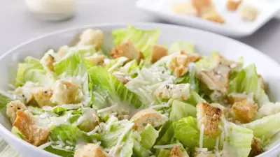 Yazın Favorisi Olacak Tavuklu Sezar Salata Tarifiyle Formda Kalın