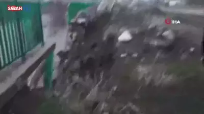 Yüksekova'da Şiddetli Sağanak ve Kar Erimesi İstinat Duvarını Çökertti