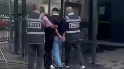 İzmir'de Aranan 2 Firari Hükümlü Depoda Yakalandı