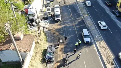 İzmir'de Kontrolden Çıkan TIR 9 Araca Çarptı: 3 Ölü 4 Yaralı
