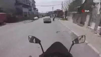 İzmir'de Korna Çalan Motosiklet Sürücüsüne Şiddetli Saldırı: Kask Kamerası Her Şeyi Kaydetti