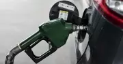 ABD'de Benzin Fiyatları 2022'den Sonra İlk Kez 5 Doları Aştı, Petrol Krizi Etkisini Gösteriyor