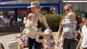 Amber Heard İspanya'da Üç Çocuğuyla Huzurlu Tatil Yaparken Görüntülendi