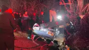 Antalya'da Feci Kaza: Ağaca Çarpan Araçta 2 Kişi Hayatını Kaybetti, 2 Kişi Yaralandı