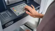ATM'deki Sarı Tuşun Gizli Güvenlik Sırrı: Para Çekerken Dikkat!