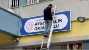 Ayser Çalık Ortaokulu'nun Tabelası Yeni Binaya Asıldı, Eğitim Pazartesi Başlıyor