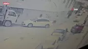 Bursa'da Bisikletli Çocuklar Otomobille Çarpıştı: Kaza Anı Güvenlik Kamerasında