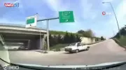 Bursa'da Ters Yönden Giren Sürücü Trafiği Karıştırdı: Korku Dolu Anlar Kameralara Yansıdı