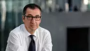 Cem Özdemir'in Yolculuğu: Entegrasyon Başarısı mı, Kimlik Kopuşu mu?
