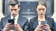 Cep Telefonuna Bakmak Boyun Disklerinizi Ezerek Sağlığınızı Tehdit Ediyor