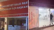CHP Şehzadeler İlçe Binasına Saldırı: İş Vaadi Verilip Alınmayan Şahıs Camları Kırdı