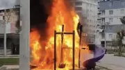 Cudi Mahallesi'nde Çocuk Parkındaki Kaydırak Yangını İtfaiye Ekipleri Tarafından Söndürüldü