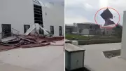 Diyarbakır'da Kuvvetli Rüzgar 2 Katlı Evin Çatısını Fabrikaya Savurdu