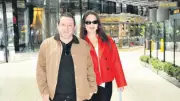 Eski Futbolcu Nihat Kahveci ve Eşi Fulya AVM'de Görüntülendi: 'Her Şey Yolunda'