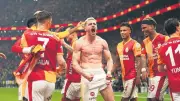 Galatasaray-Fenerbahçe derbisinde şampiyonluk şarkıları yükseldi, ünlülerden coşkulu paylaşımlar