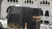 Hac Öncesi Kutsal Hazırlık: Kâbe İhram Örtüsüyle Kaplanıyor