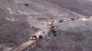 Hakkari-Van kara yolu 6 gün sonra kontrollü ulaşıma açıldı