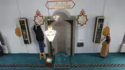 Iğdır'da gönüllüler unutulmaya yüz tutmuş Osmanlı motiflerini camilere işliyor