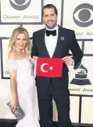 Jennifer Lopez'in Türk Tasarımcısı Şafak Çak Boşanıyor: Sosyal Medya Temizliği