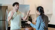 Kavga Anında Beyniniz Neden Duruyor? Pişmanlığın Bilimsel Nedeni