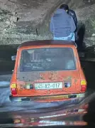 Manisa'da Kumçay Irmağı'nda Mahsur Kalan 2 Kişi İş Makinesiyle Kurtarıldı