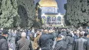 Mescid-i Aksa 41 Gün Sonra İbadete Açıldı, Filistinliler Gözyaşları İçinde Akın Etti